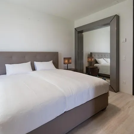 713 Apartament *